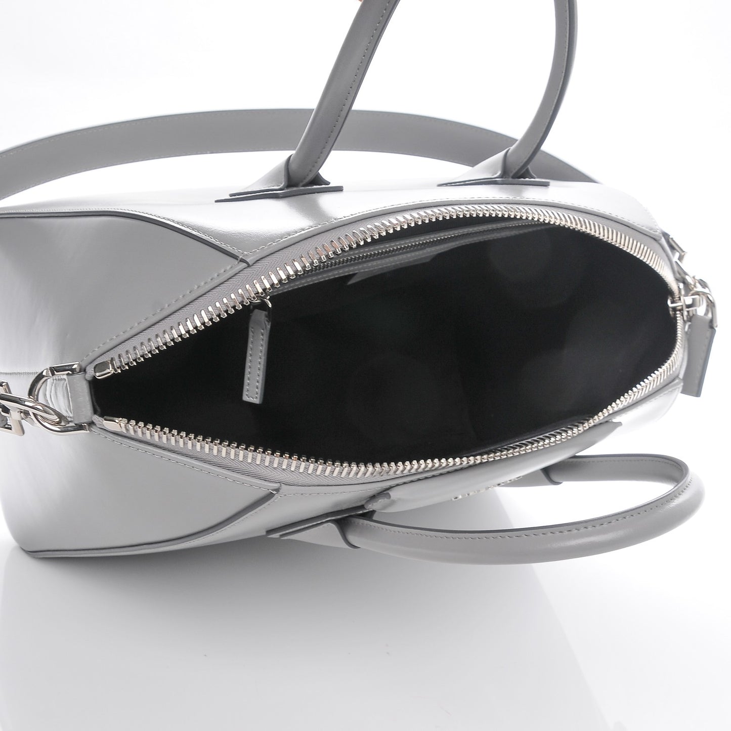 Shiny Lord Calfskin Medium Antigona Pearl Grey