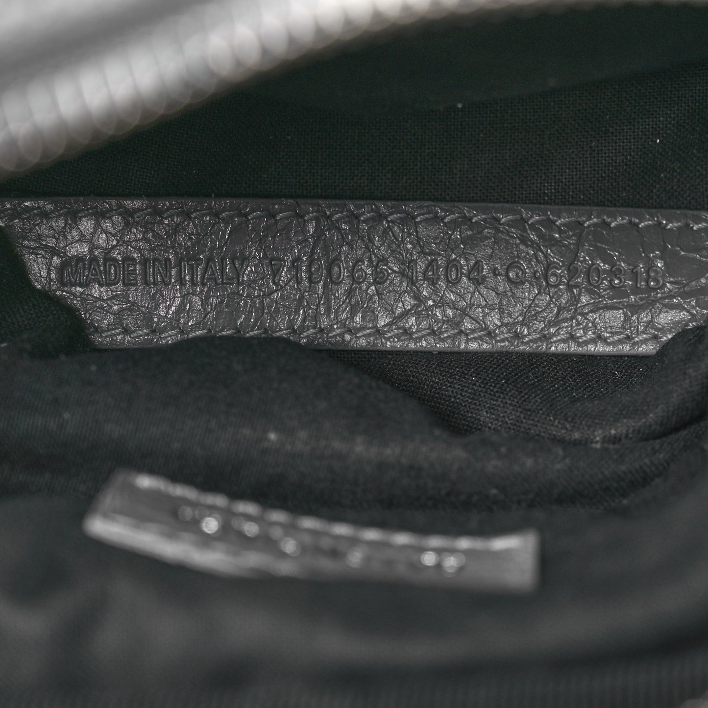 Agneau Arena Le Cagole Crossbody Bag Grey