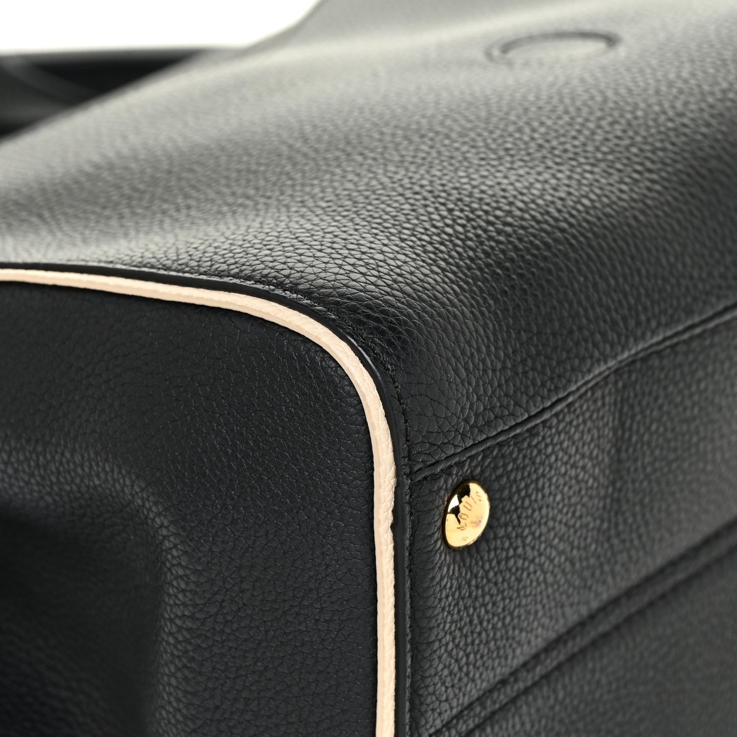 Monogram Double V Black