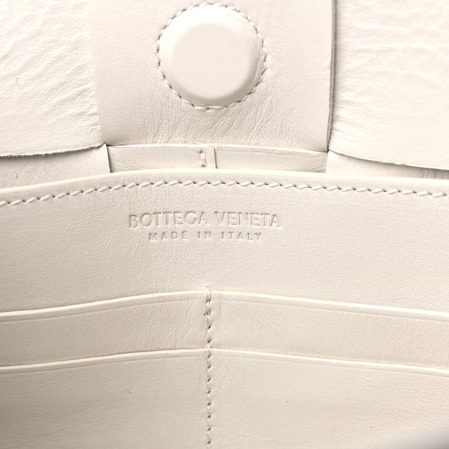 Calfskin Maxi Intrecciato Cassette Pouch On Strap Chalk