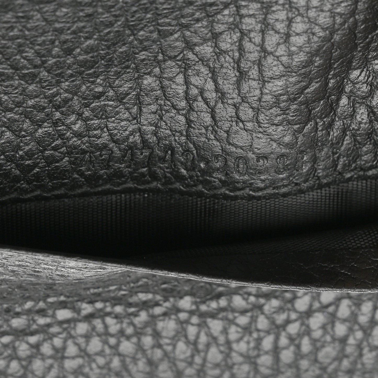 Pebbled Calfskin GG Marmont Card Case Black