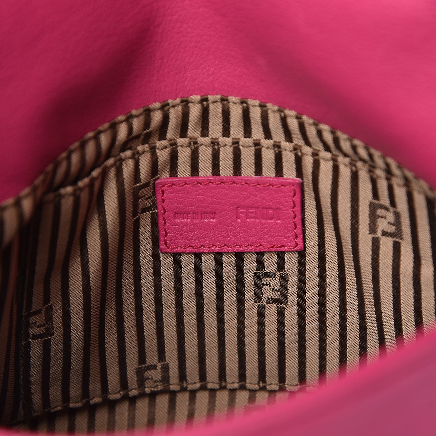 Vitello Flamingo Fendista Pouchette Crossbody Lampone