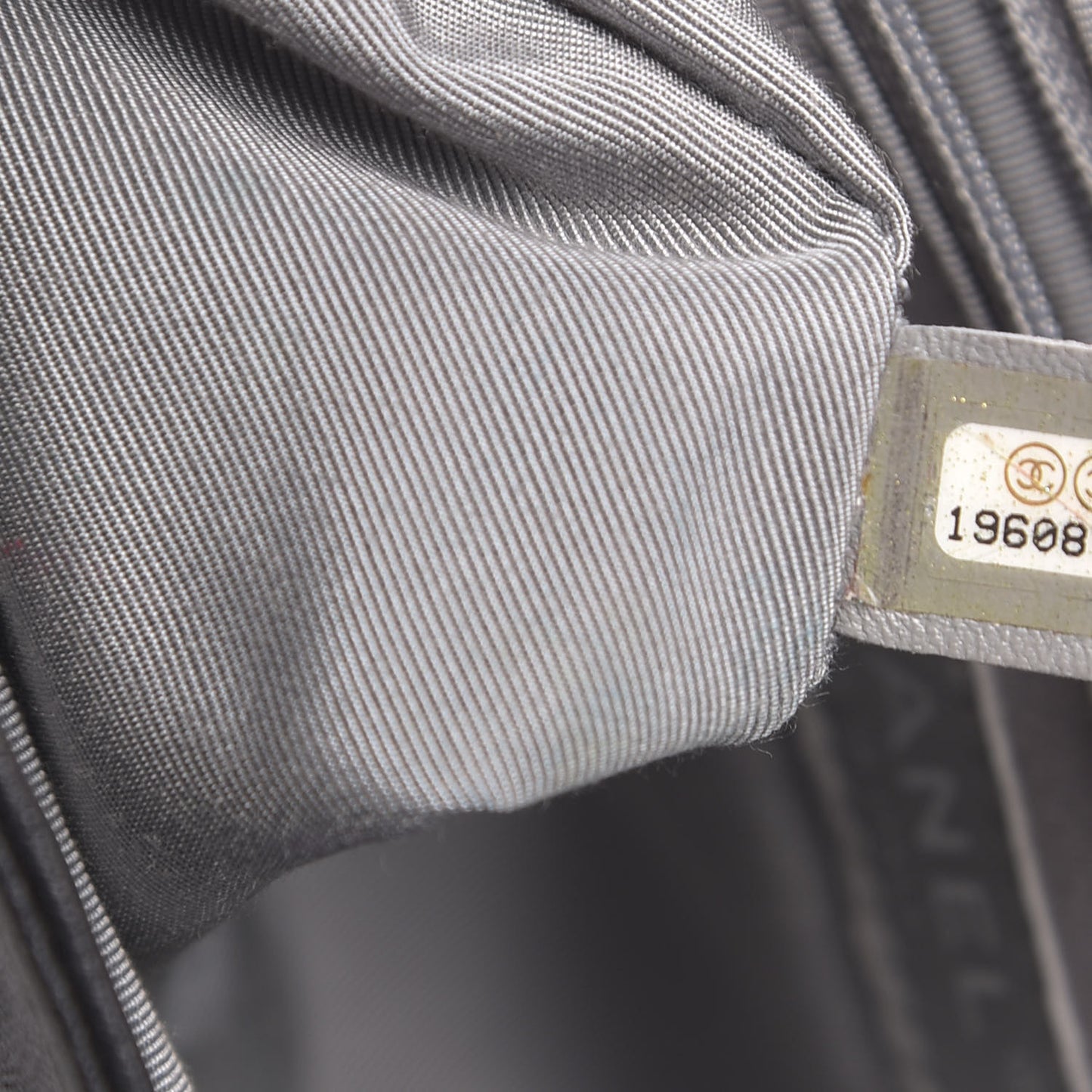 Washed Lambskin Quilted Medium Chain Around Messenger Black