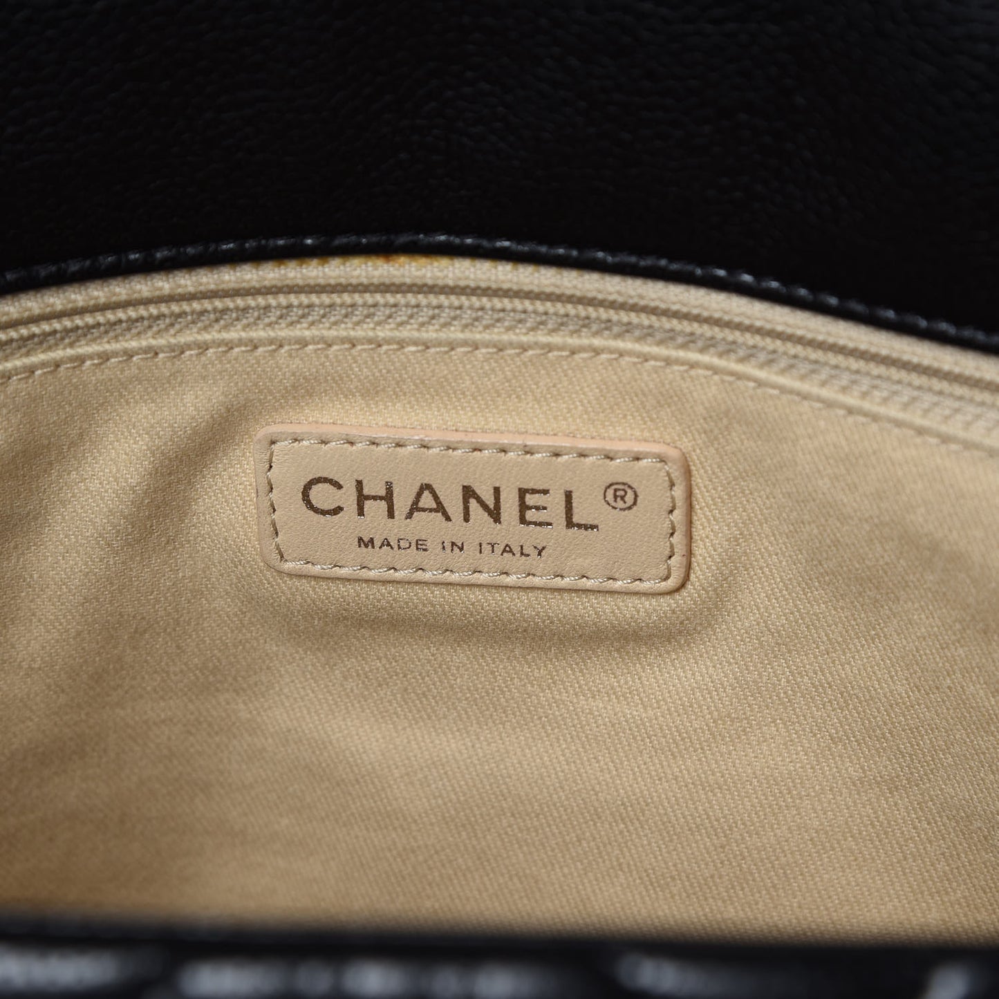 Glazed Caviar Quilted Stretch Spirit Messenger Bag Black