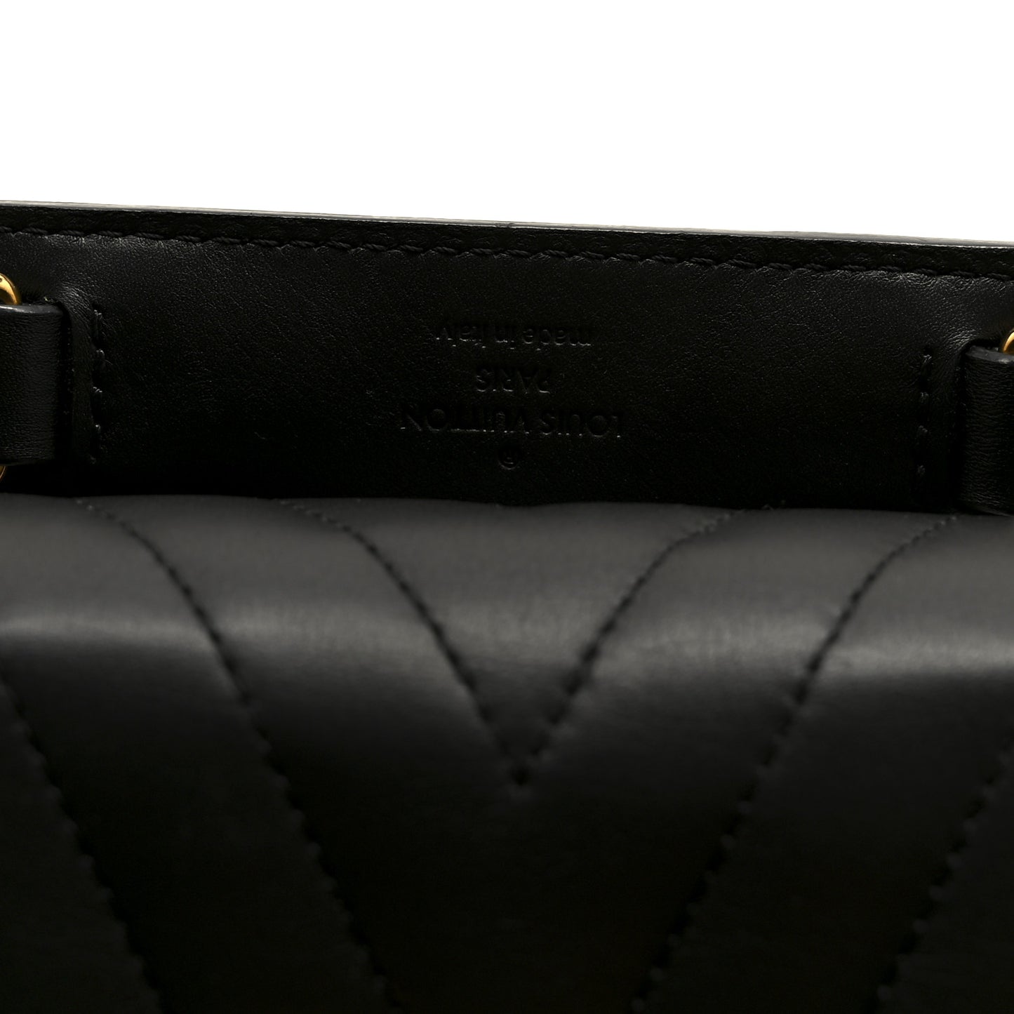 Calfskin New Wave Chain PM Black