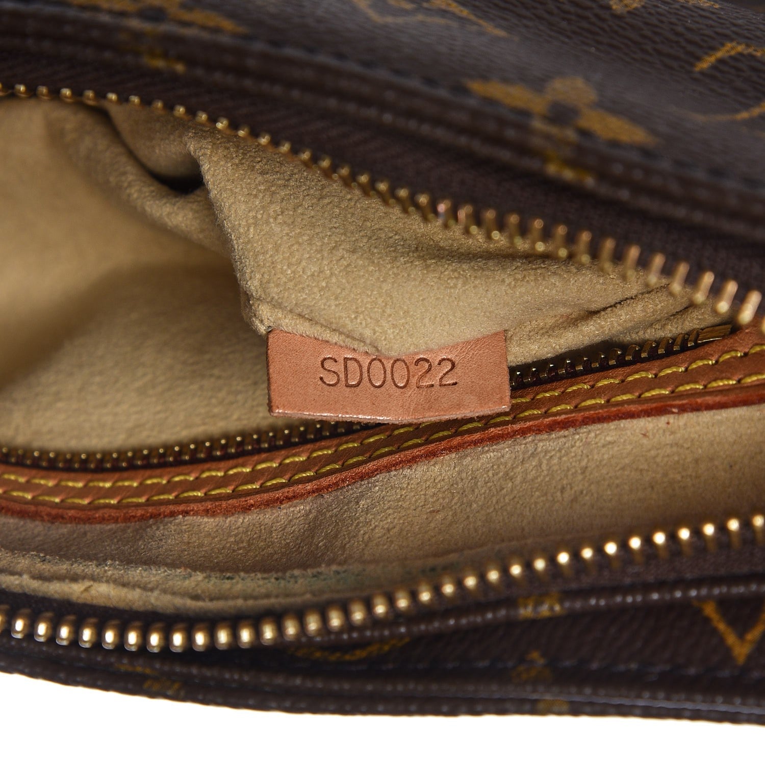 Louis Vuitton Monogram Looping MM 7 of 10