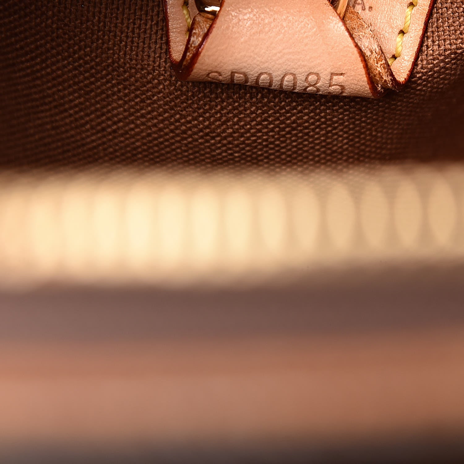 Louis Vuitton Monogram Ellipse MM 8 of 19