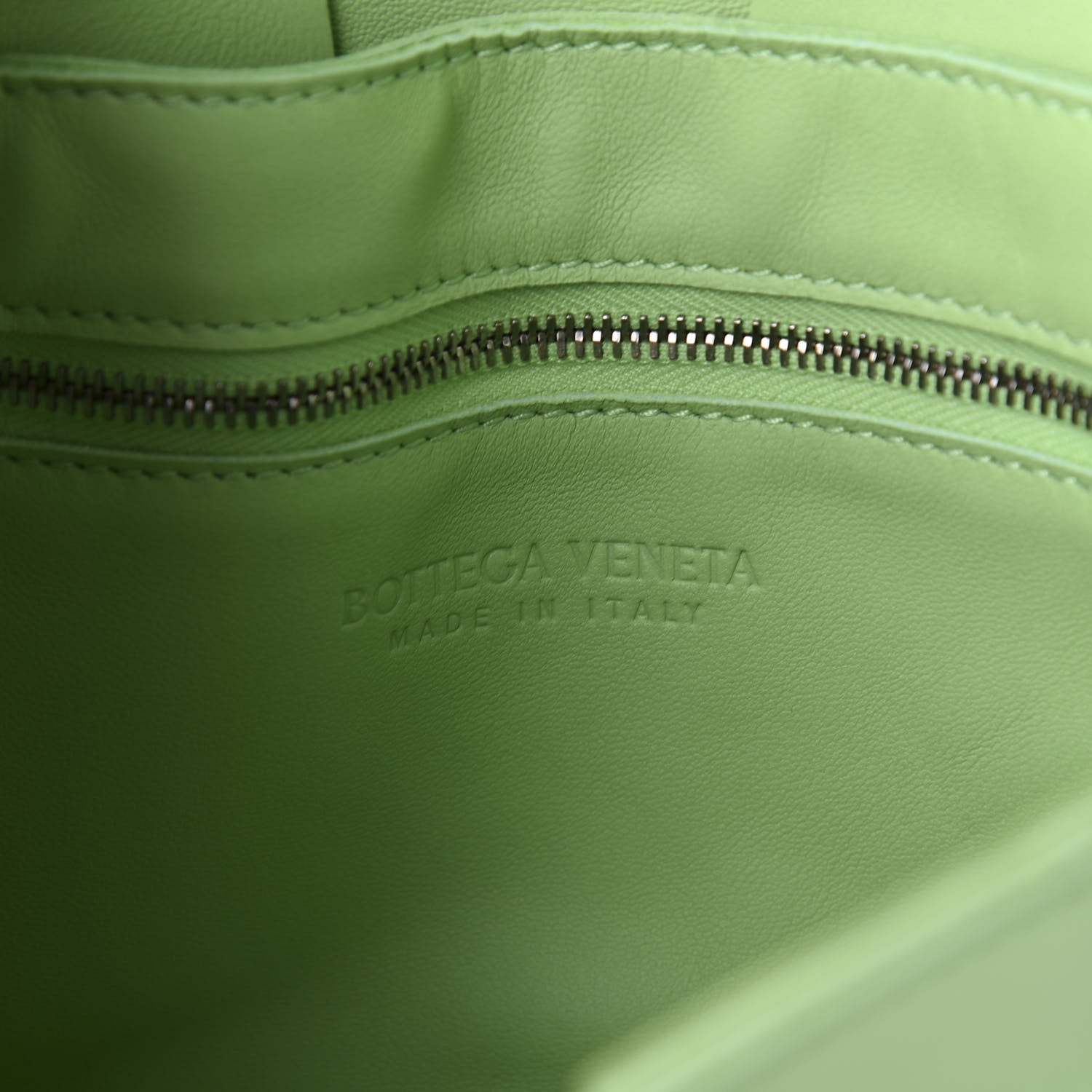Bottega Veneta Nappa Maxi Intreccio Cassette Bag Pistachio 8 of 9