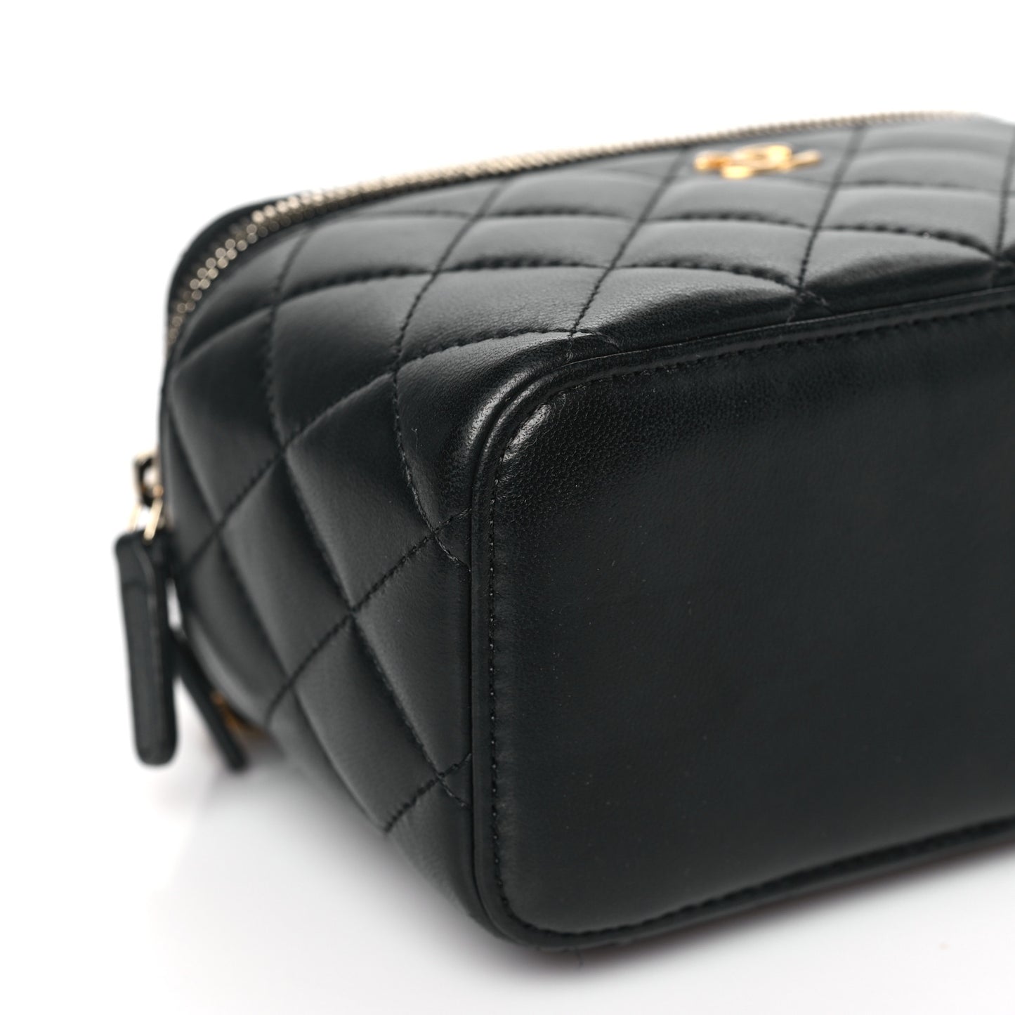Lambskin Quilted Pearl Crush Small Vanity Case With Chain Black