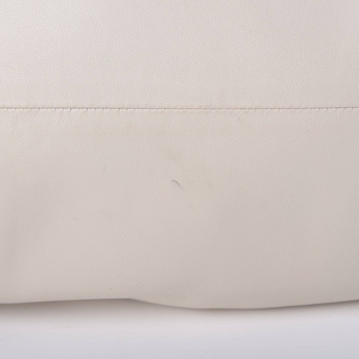 Calfskin The Pouch Chain Plaster
