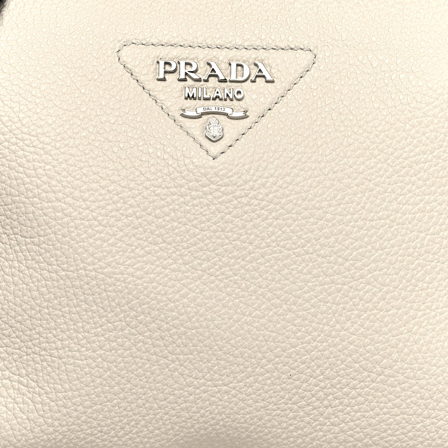 Vitello Daino Soft Zippered Shoulder Bag White