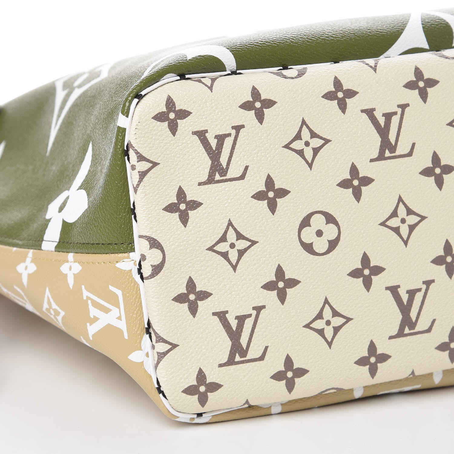 Louis Vuitton Monogram Giant Neverfull MM Kaki 11 of 12