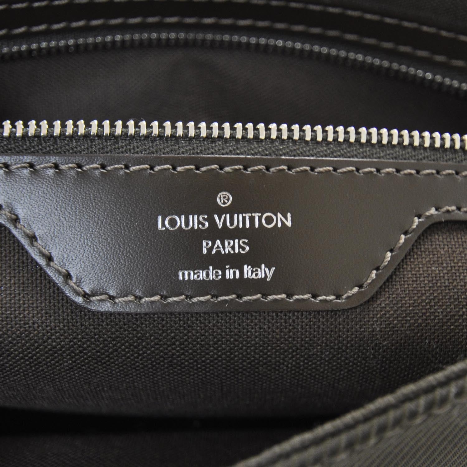 Louis Vuitton Taiga Viktor Messenger Bag Grizzli 7 of 8