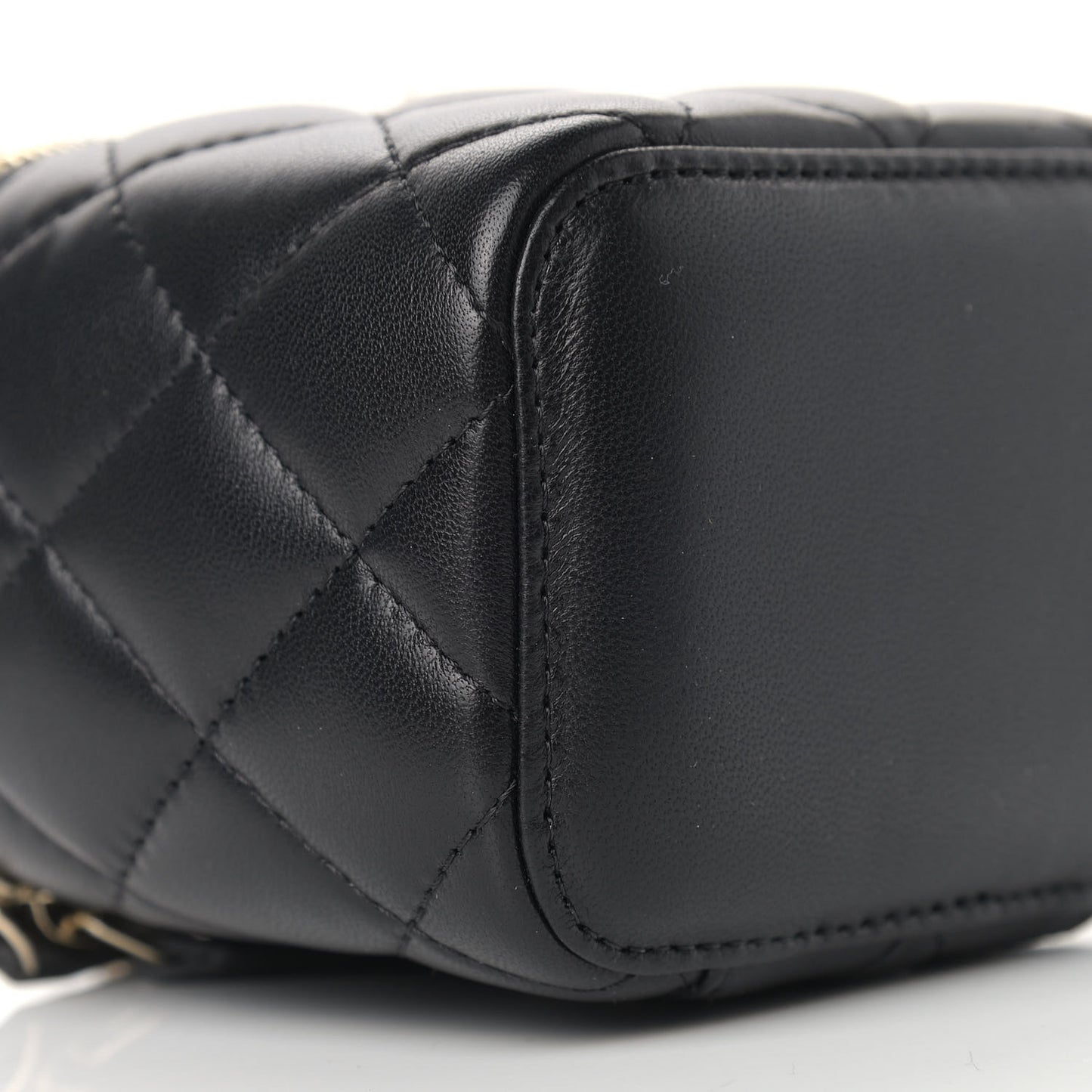 Lambskin Quilted Mini Pearl Crush Vanity Case With Chain Black