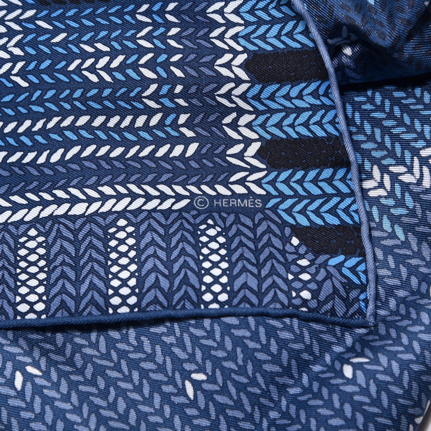 Silk Coin Du Feu Scarf 90 Blue Jean Marine Blanc