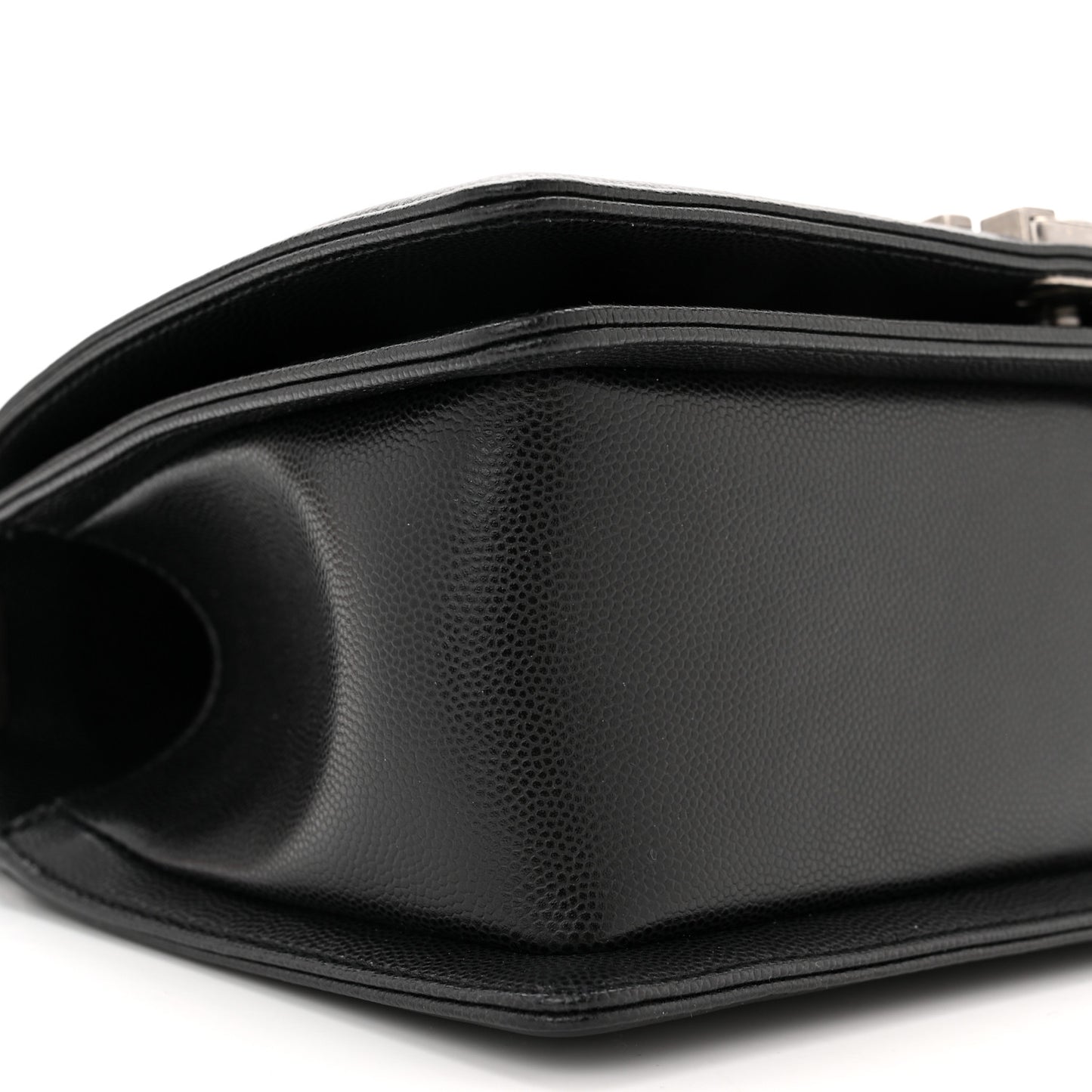 Caviar Quilted Medium Boy Flap Black