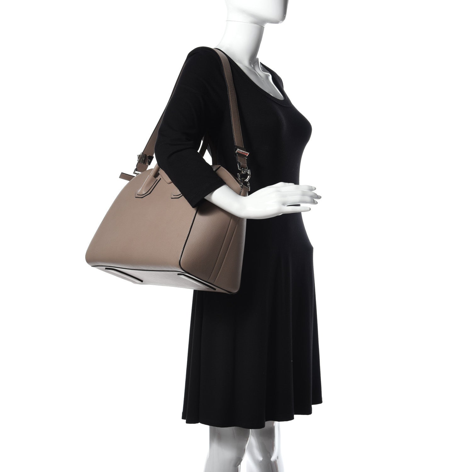 Givenchy Sugar Goatskin Medium Antigona Sand 2 of 10