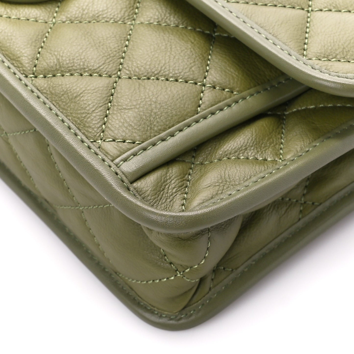 Calfskin Quilted Medium Casual Riviera Flap Green