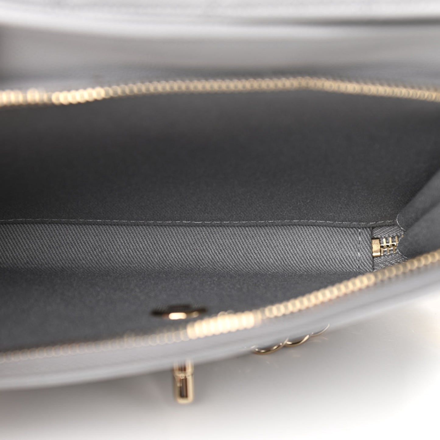 Caviar Quilted Medium Business Affinity Flap Grey