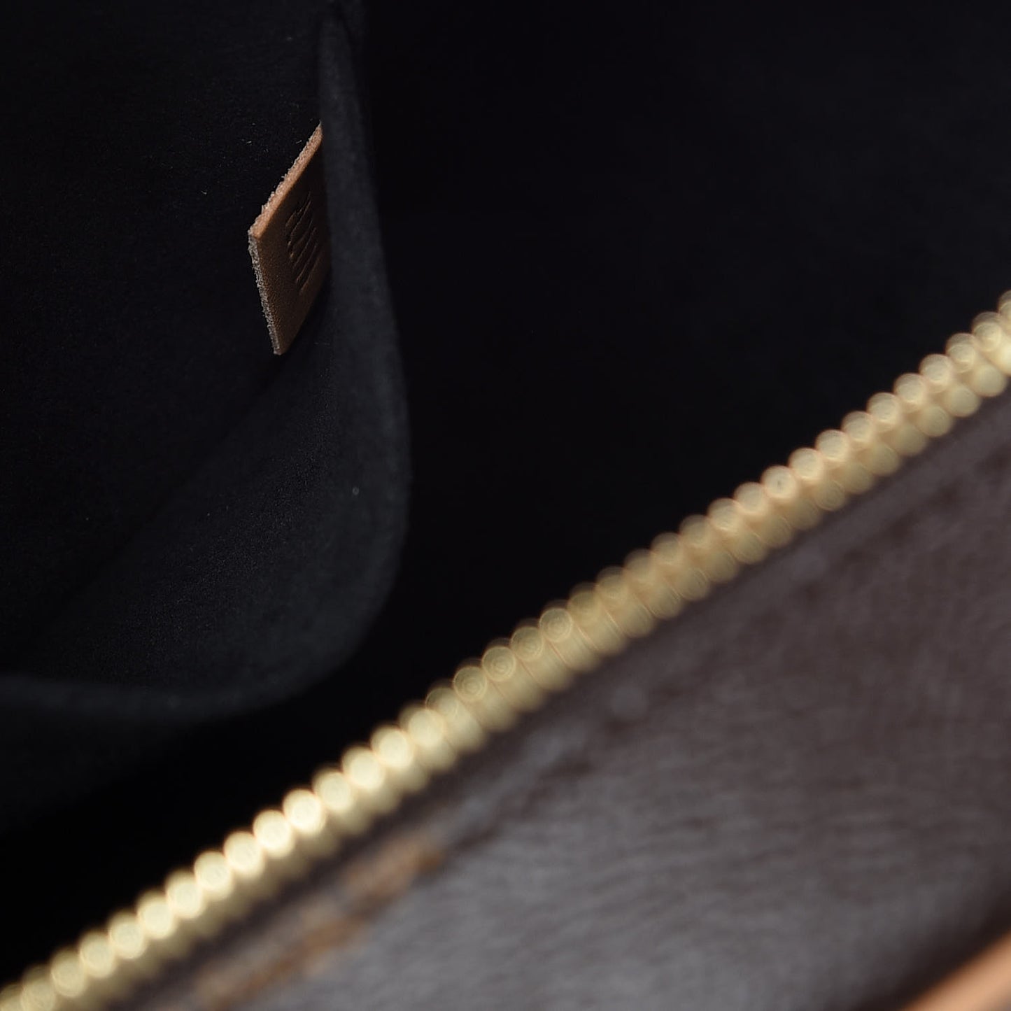 Reverse Monogram Giant Boite Chapeau Souple