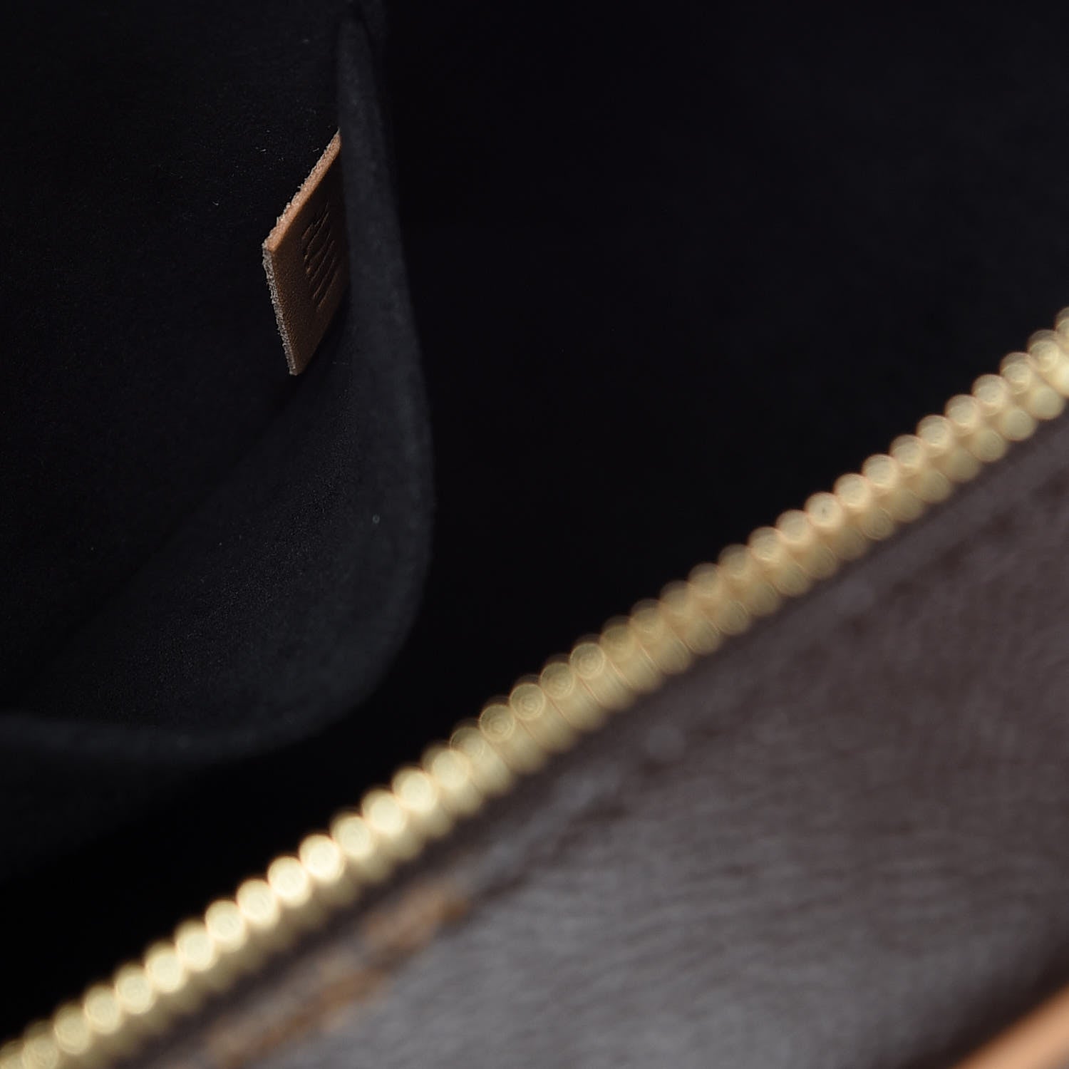 Louis Vuitton Reverse Monogram Giant Boite Chapeau Souple 9 of 10