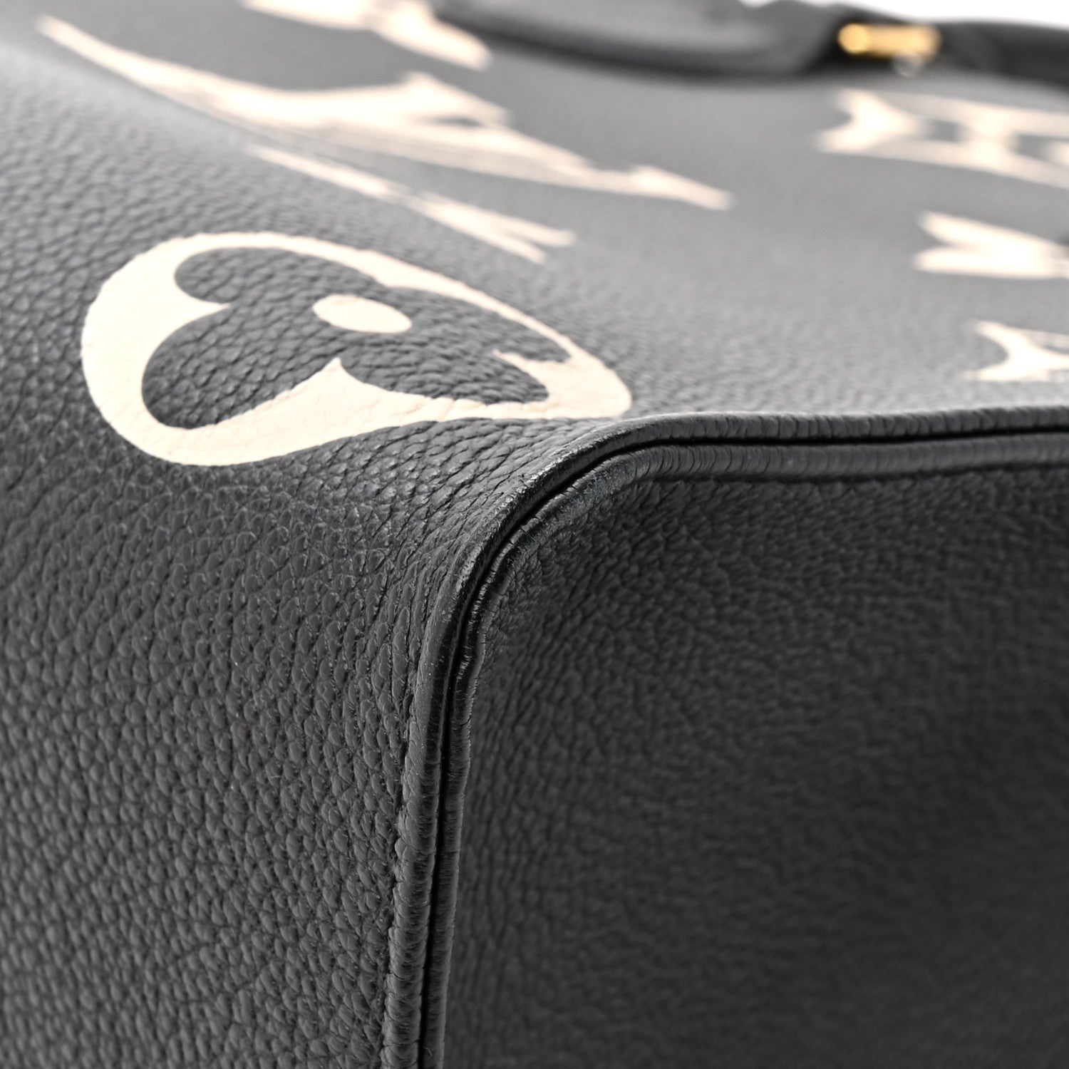 Louis Vuitton Empreinte Monogram Giant Onthego MM Black Beige 11 of 11