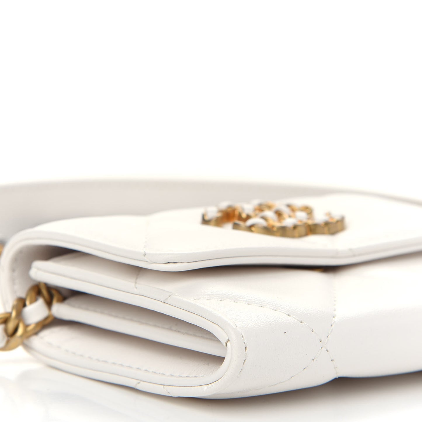 Shiny Goatskin Quilted Chanel 19 Flap Coin Purse With Chain White