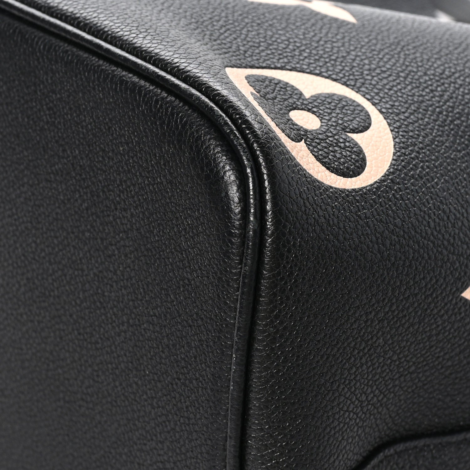Louis Vuitton Empreinte Monogram Giant Neonoe MM Black Beige 12 of 12