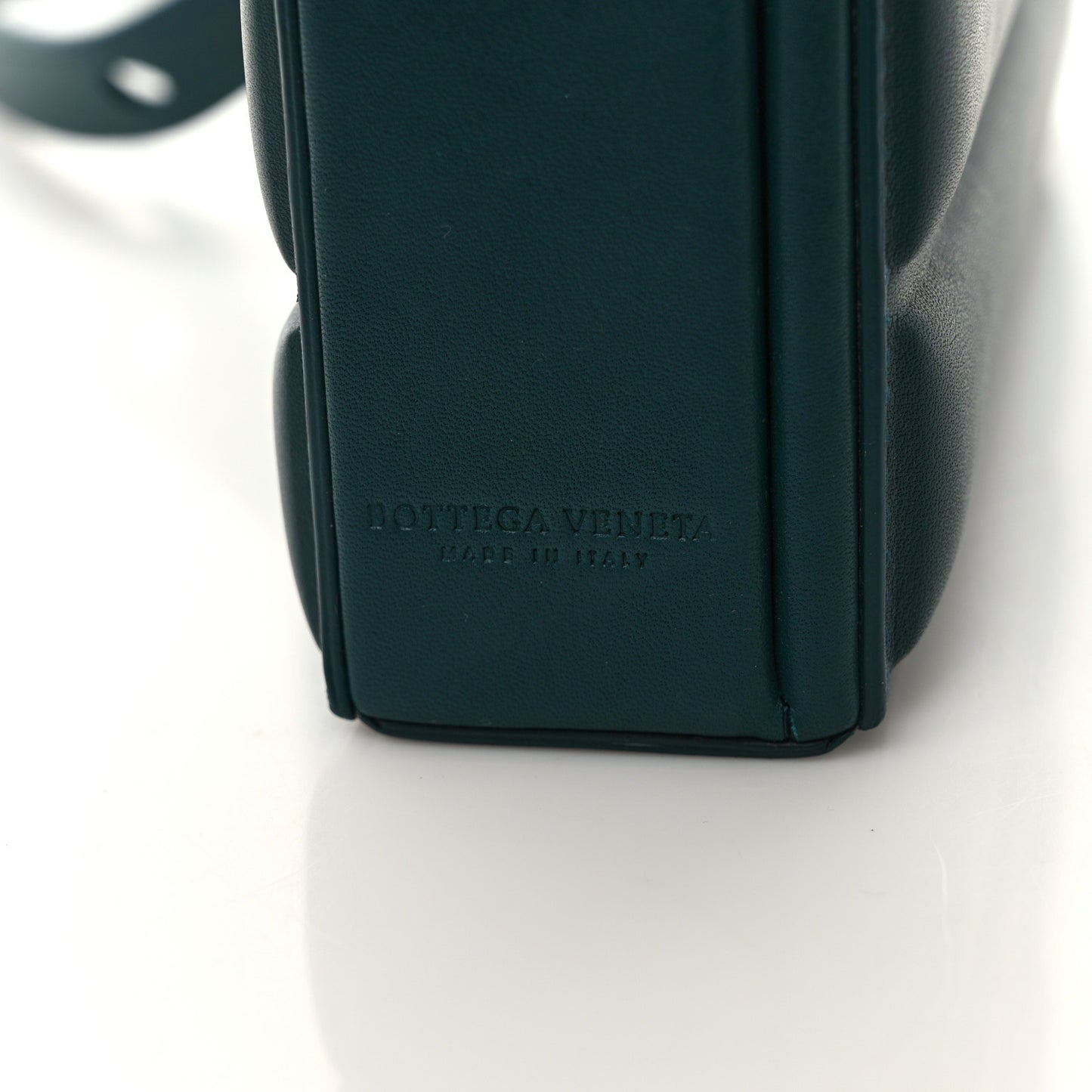 Butter Calfskin Messenger Ottanio