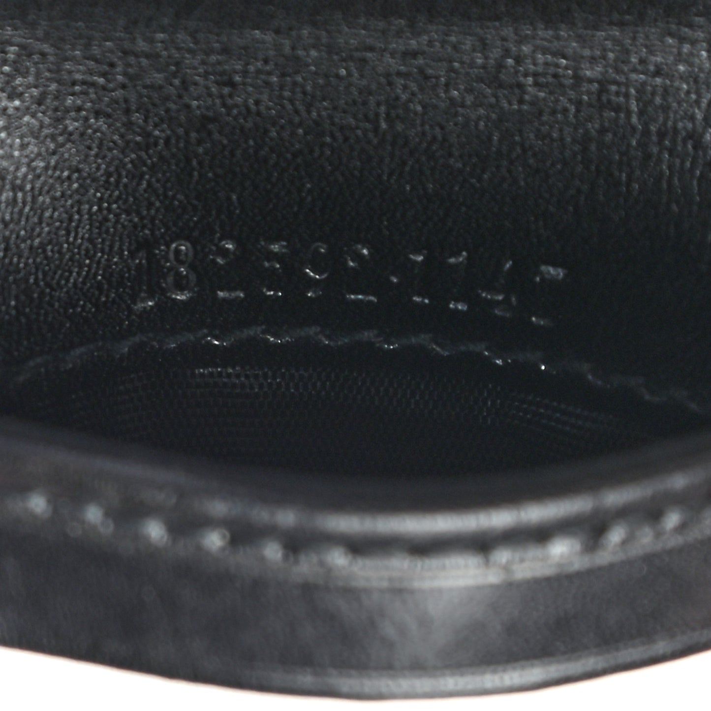 Calfskin Crest Bi-Fold Wallet Black