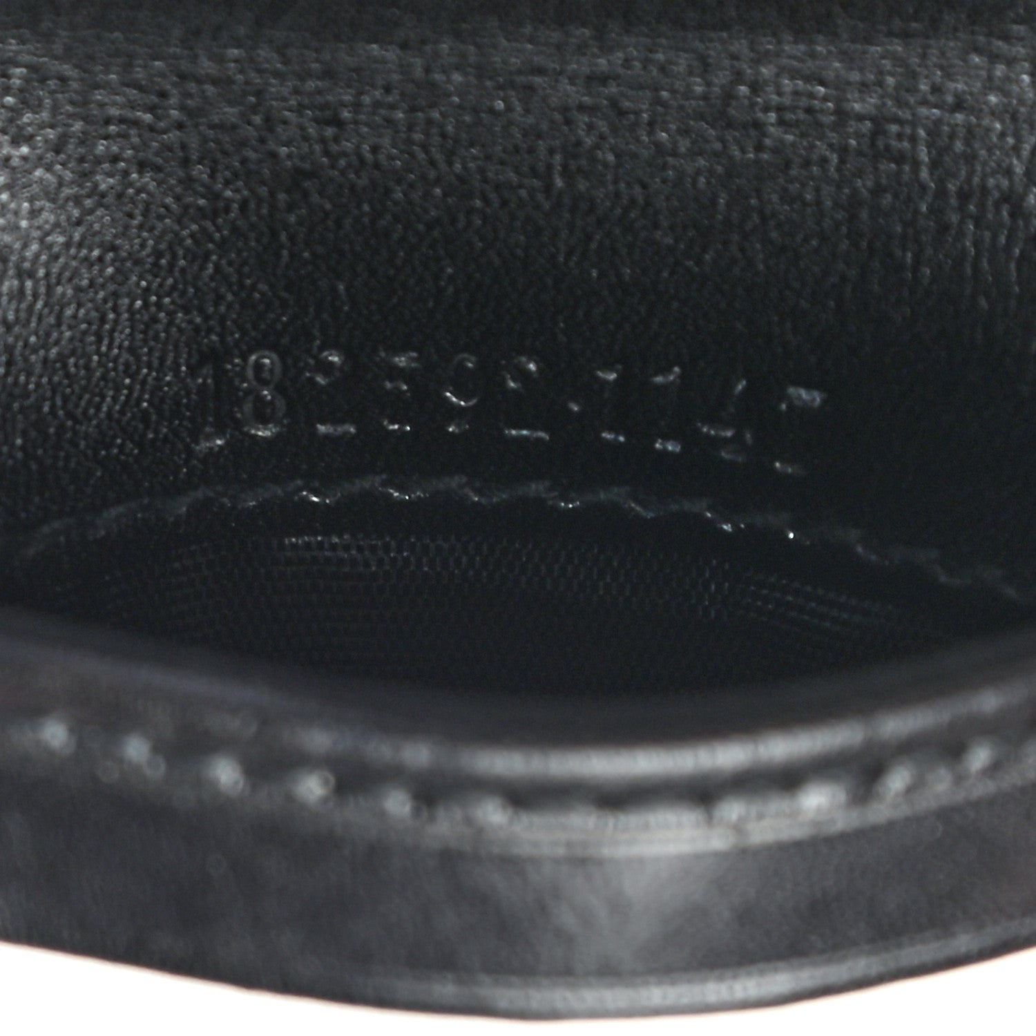 Gucci Calfskin Crest Bi-Fold Wallet Black 7 of 8