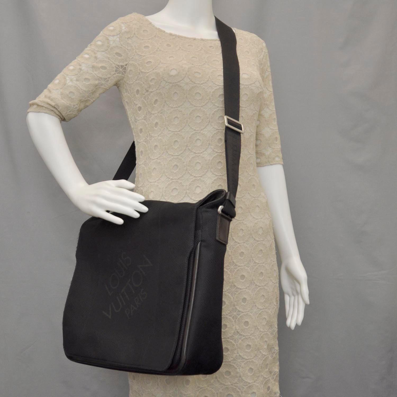 Louis Vuitton Damier Geant Messenger Bag Black 2 of 11