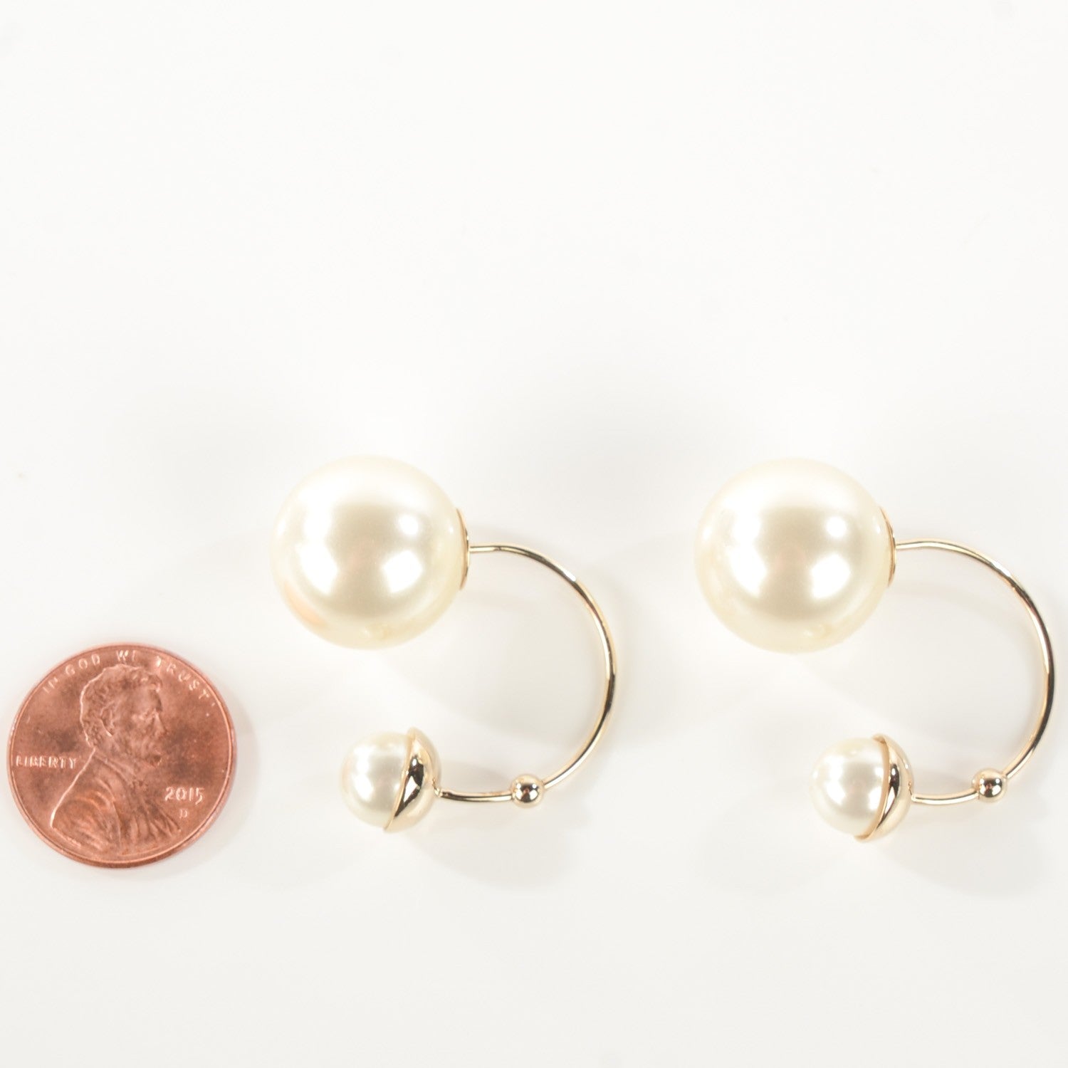 Christian Dior Pearl Ultradior Earrings Cream 2 of 5