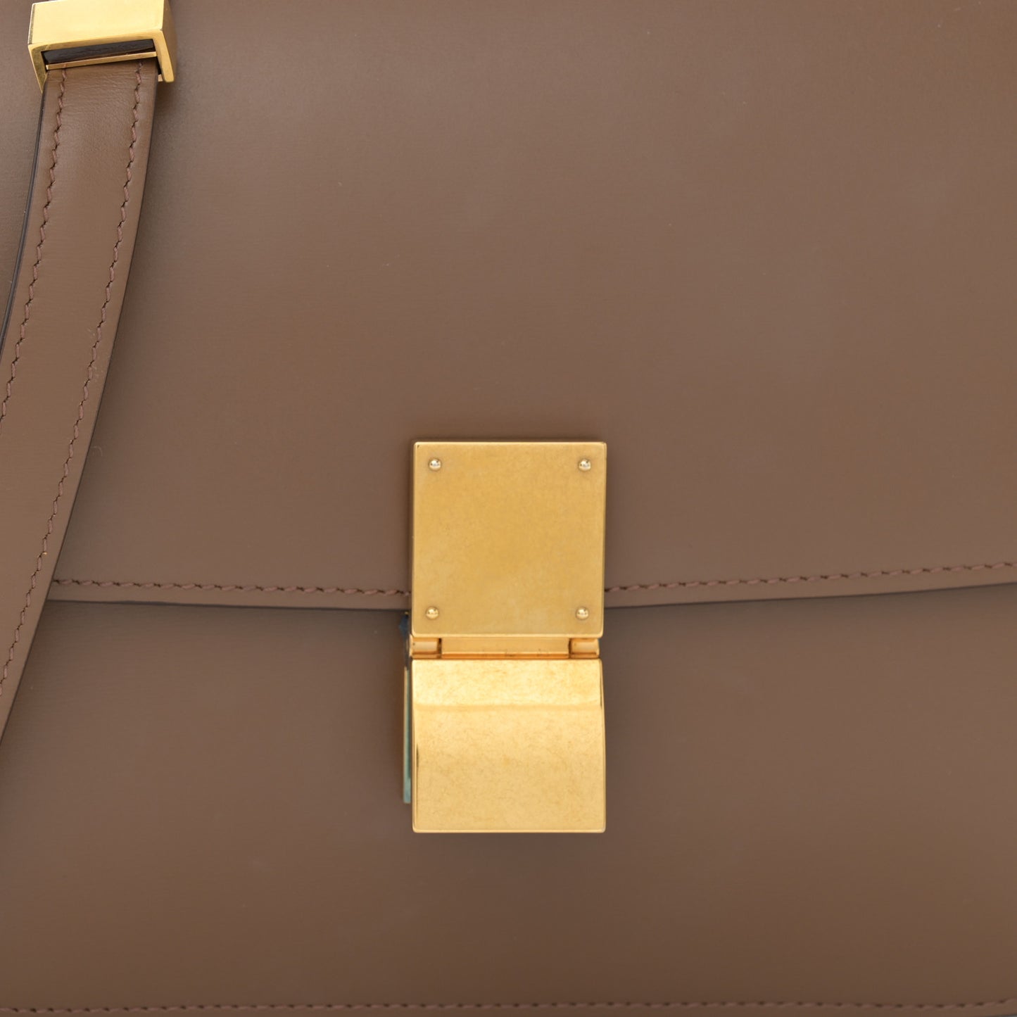 Smooth Calfskin Medium Classic Box Flap Bag Light Camel
