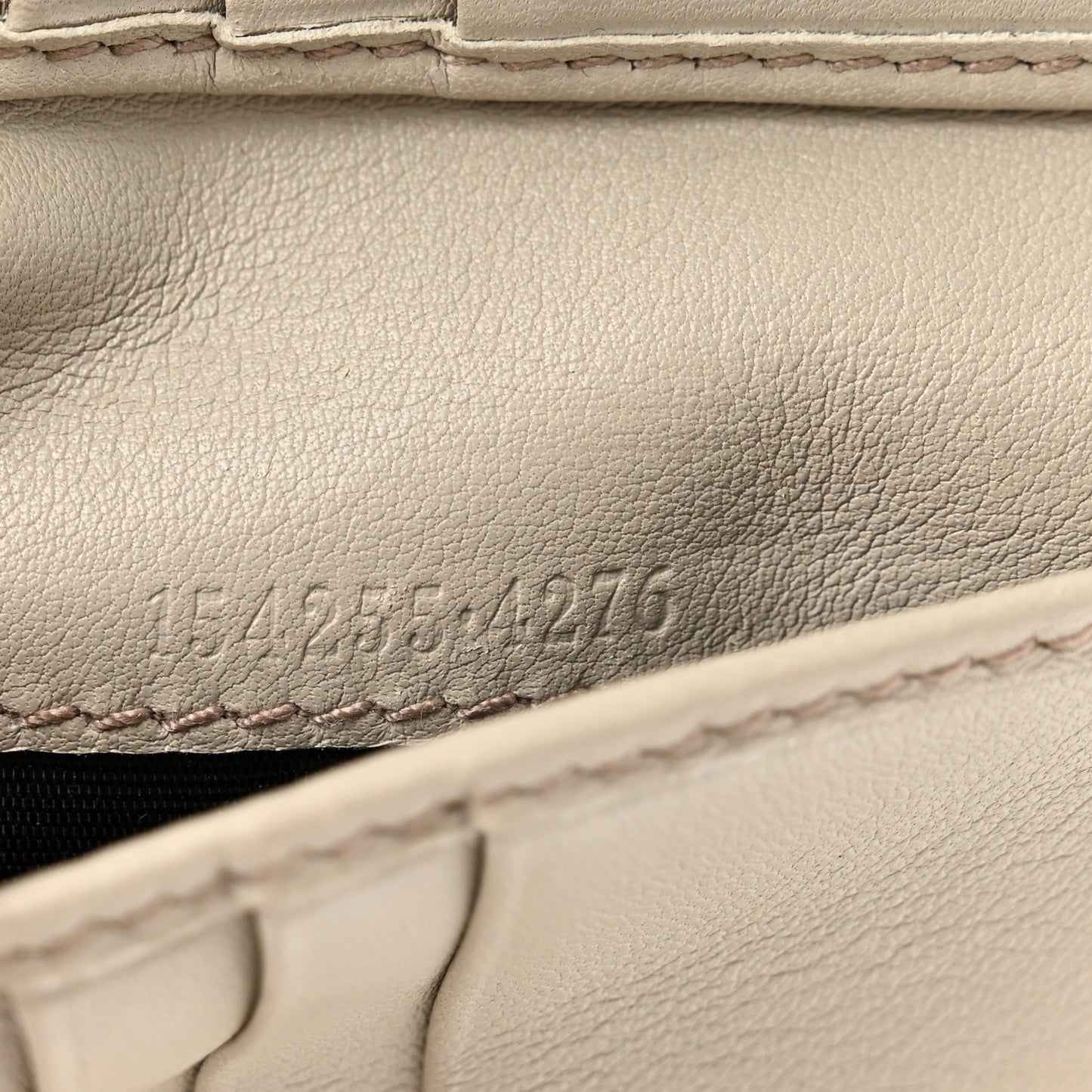 Guccissima D Ring Compact Wallet Off White
