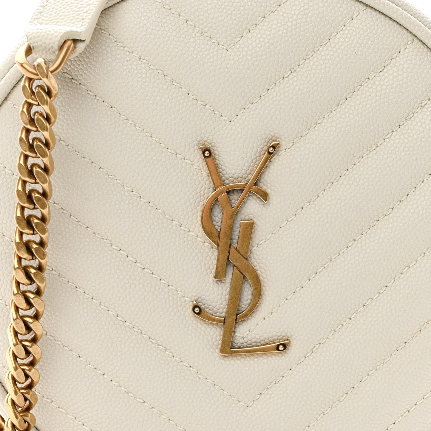 Grain De Poudre Matelasse Chevron Quilted Round Vinyle Camera Bag White