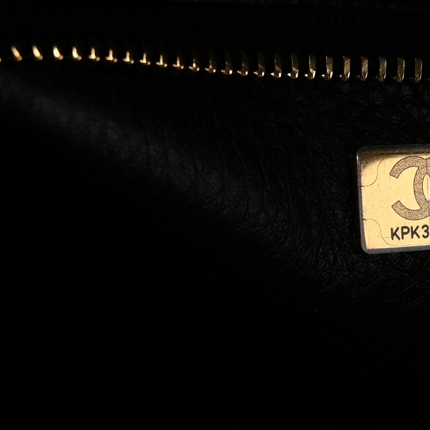 Grained Calfskin Stitched Urban Essentials Large Shopping Bag Black