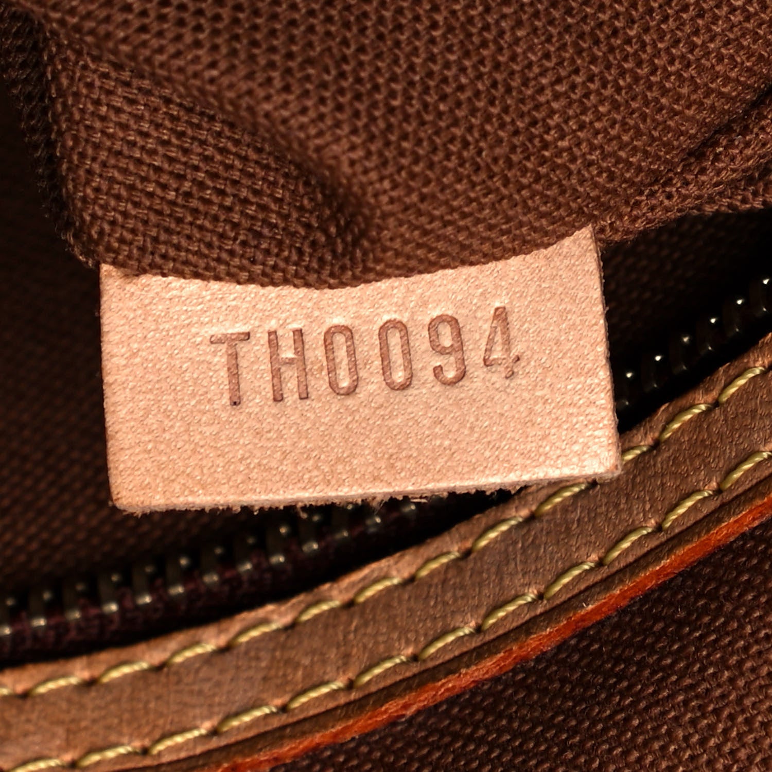 Louis Vuitton Monogram Cabas Mezzo 7 of 16