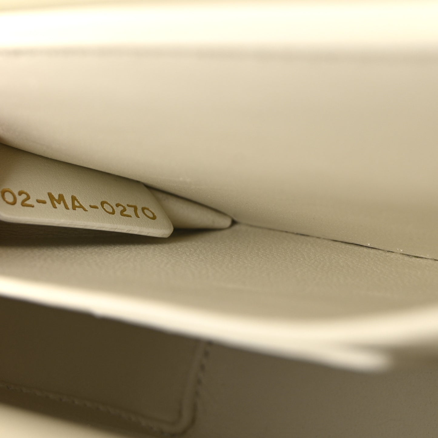 Smooth Calfskin 30 Montaigne Box Bag White