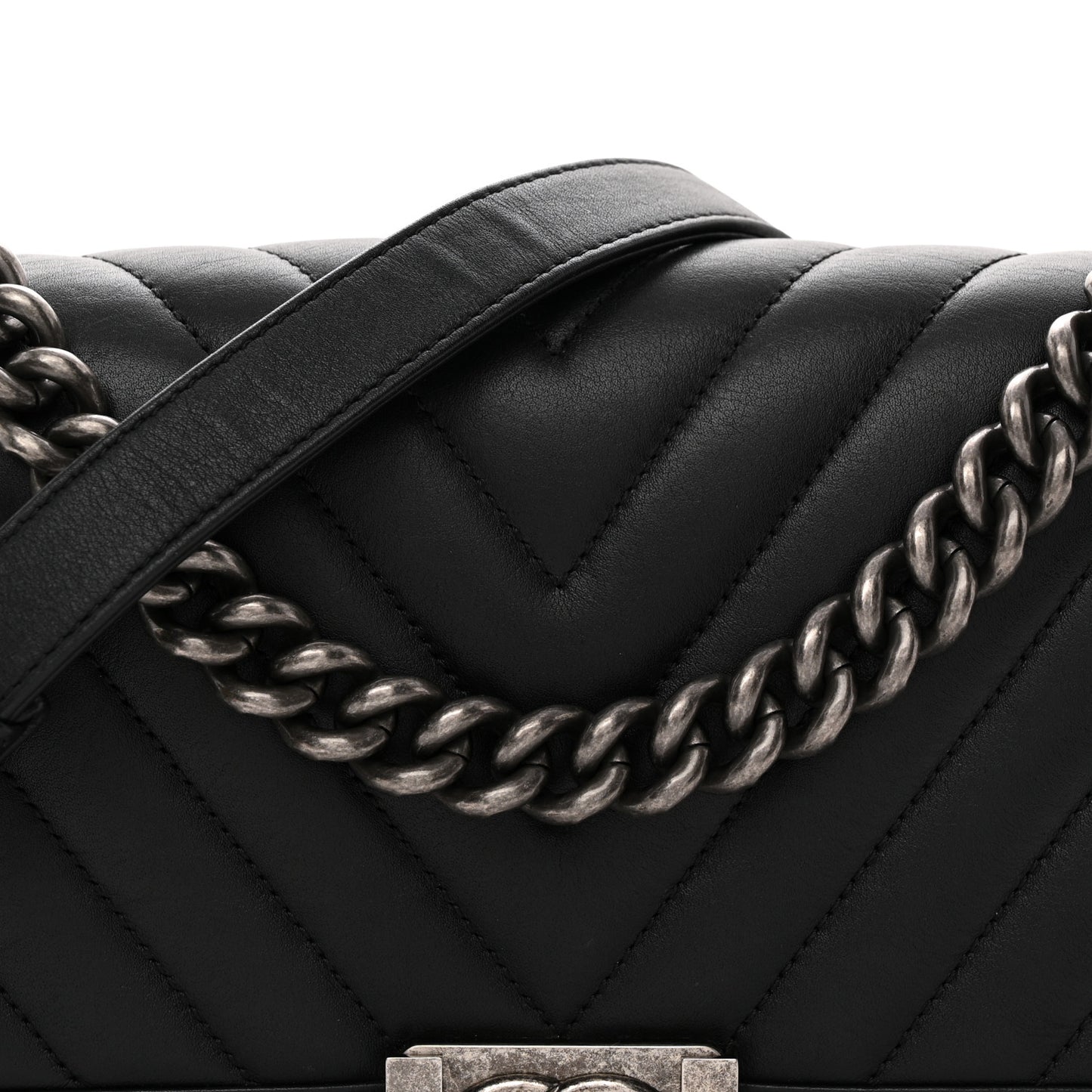 Calfskin Chevron Quilted Medium Boy Flap Black