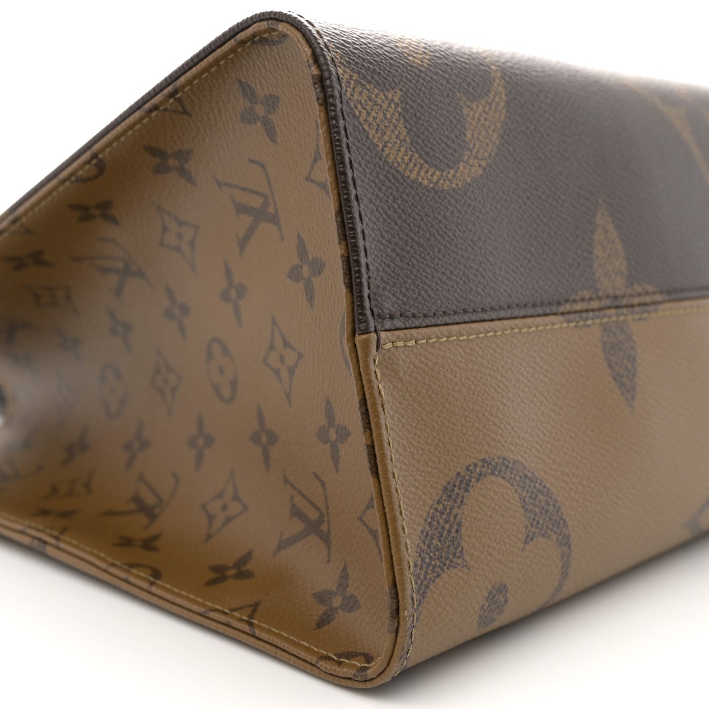 Reverse Monogram Giant Onthego MM