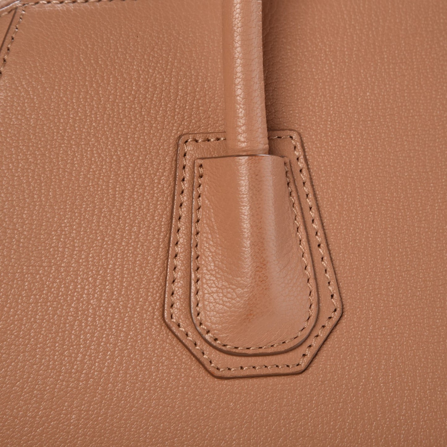 Sugar Goatskin Medium Antigona Medium Beige