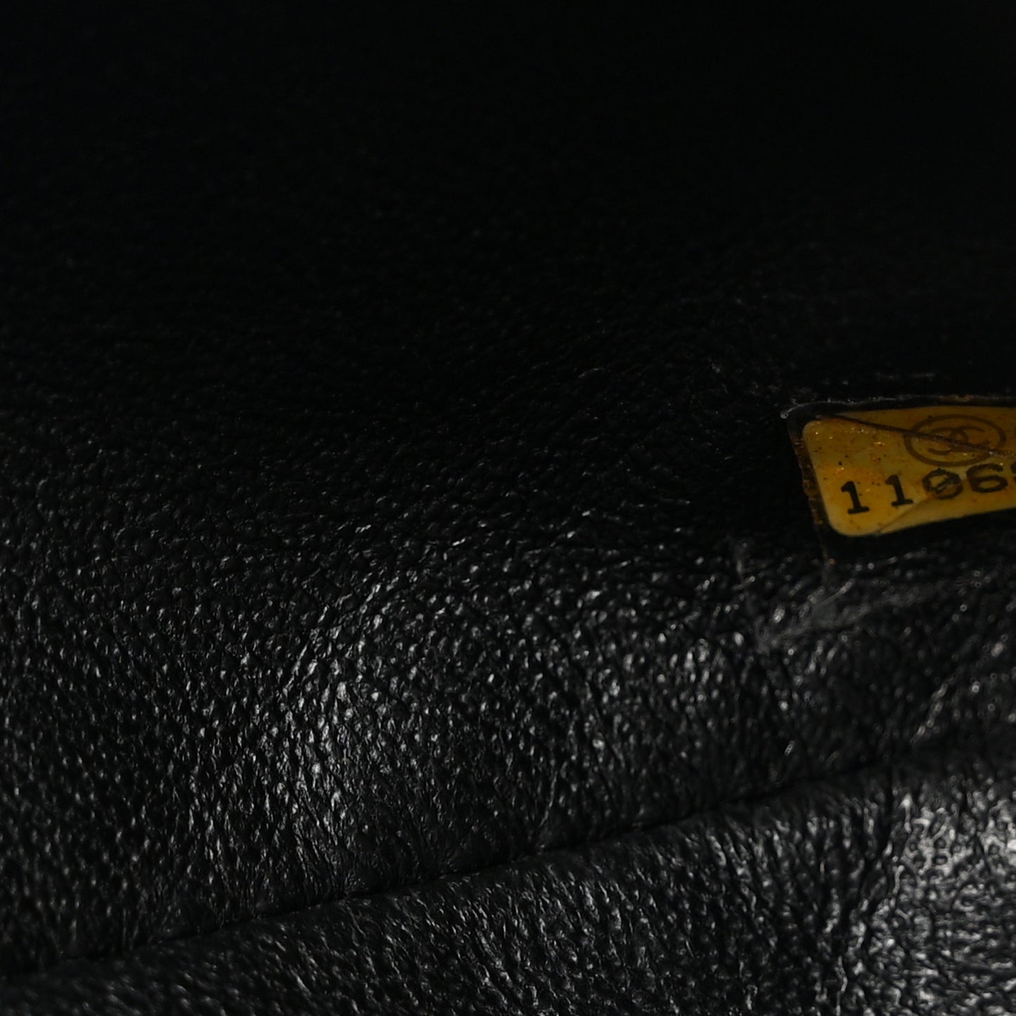 Caviar Quilted East West Flap Black Black