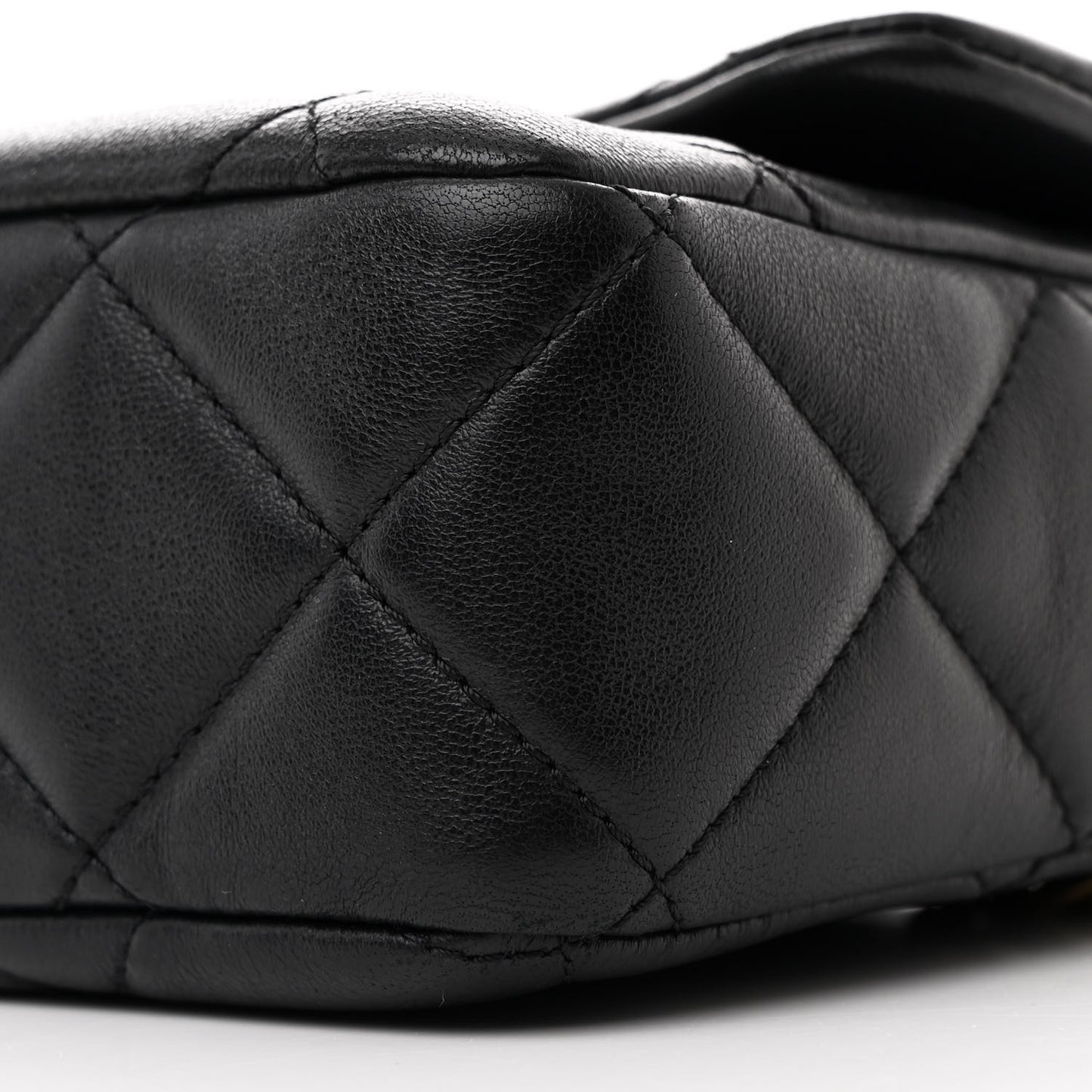 Lambskin Enamel Quilted Pending CC Medium Flap Black