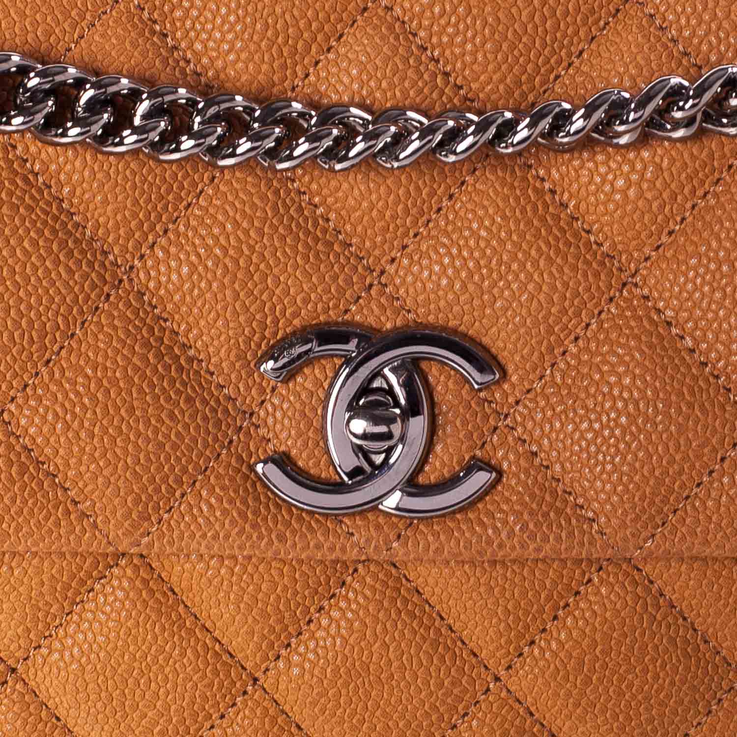 Chanel Iridescent Caviar Medium Lady Pearly Flap Beige 6 of 10