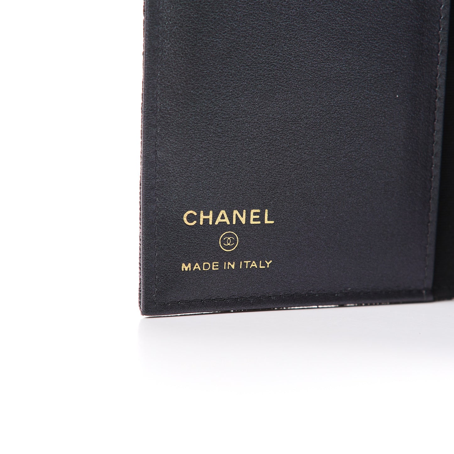 Iridescent Caviar Quilted Passport Holder Black