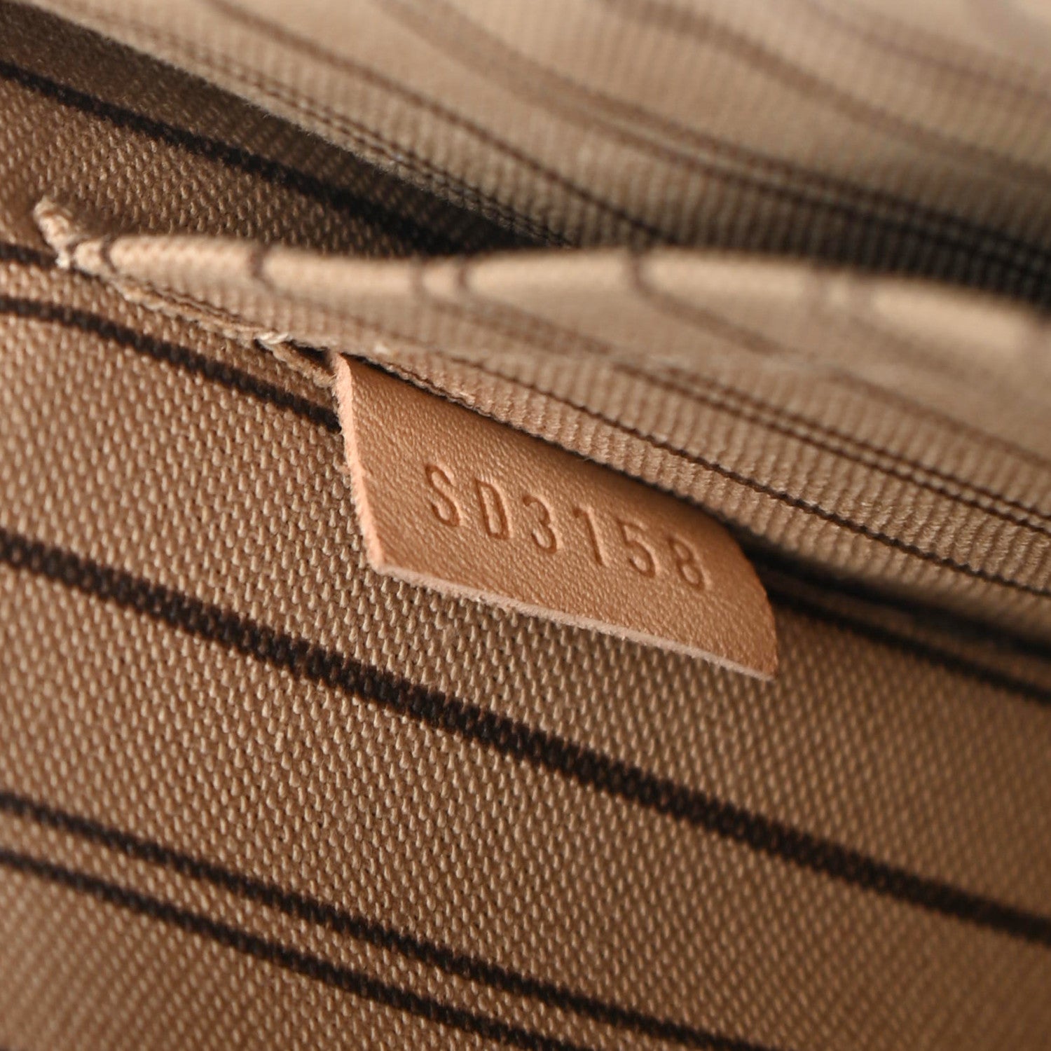 Louis Vuitton Monogram Neverfull MM GM Pochette 7 of 7