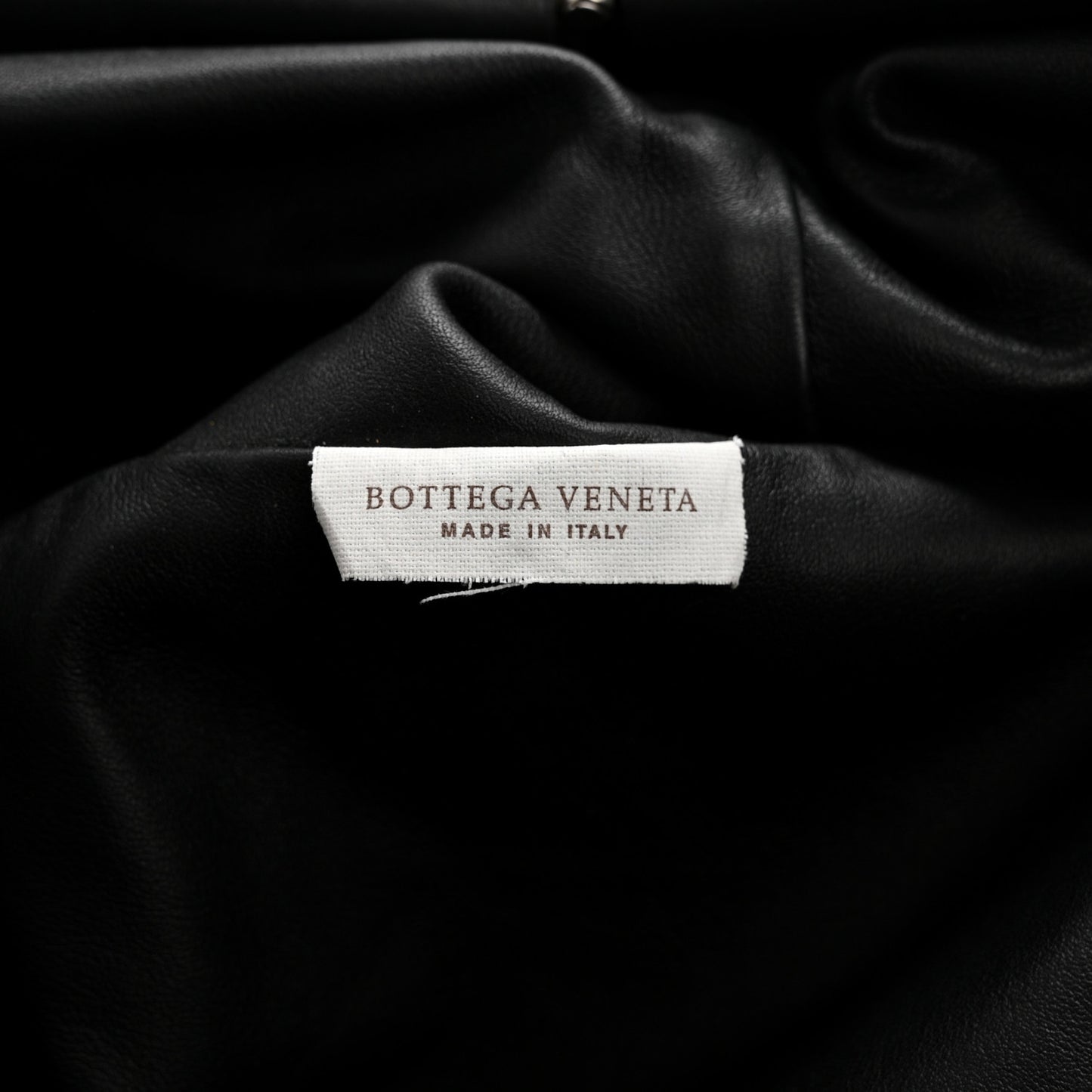 Smooth Butter Calf The Pouch Oversized Black