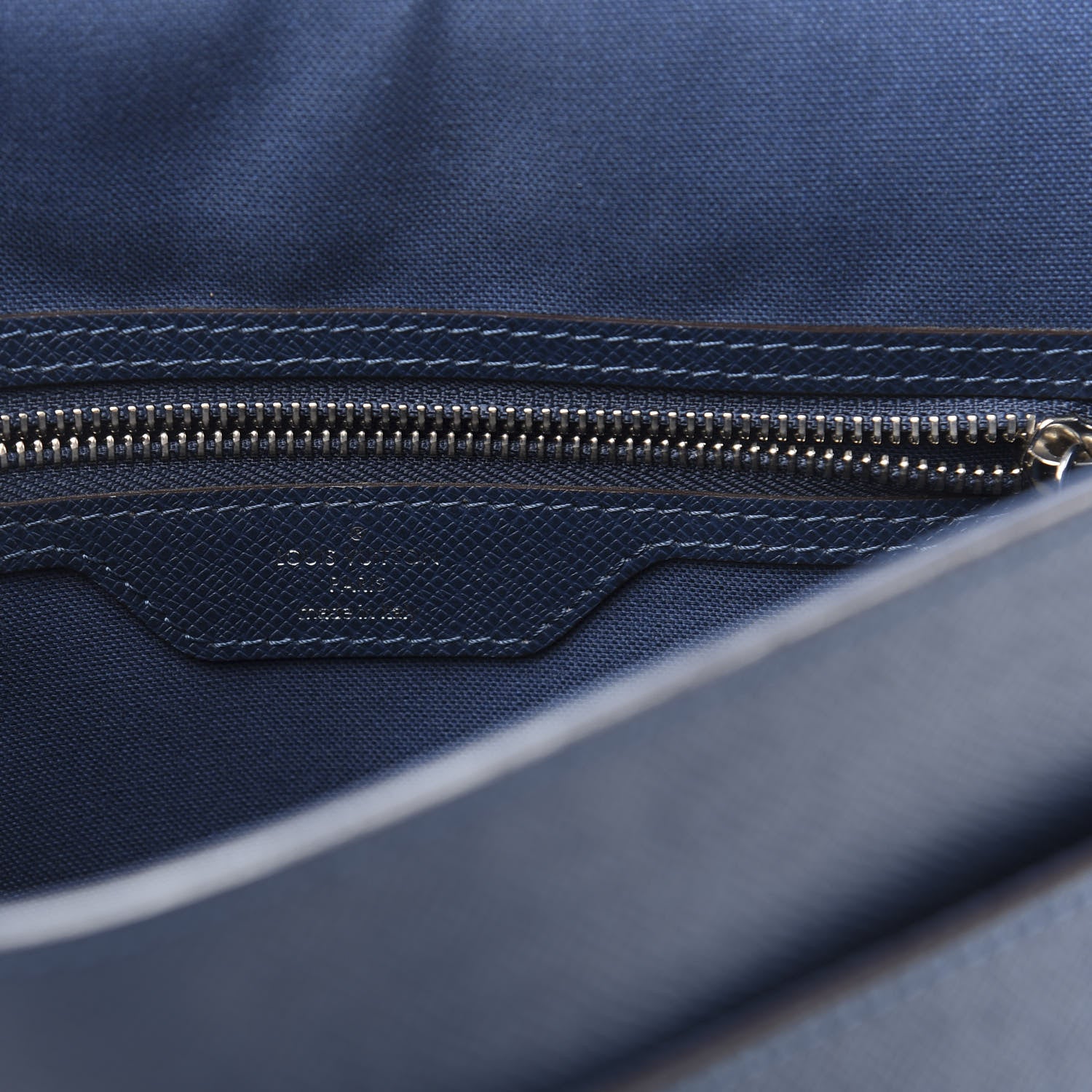 Louis Vuitton Taiga Roman MM Messenger Ocean 6 of 11