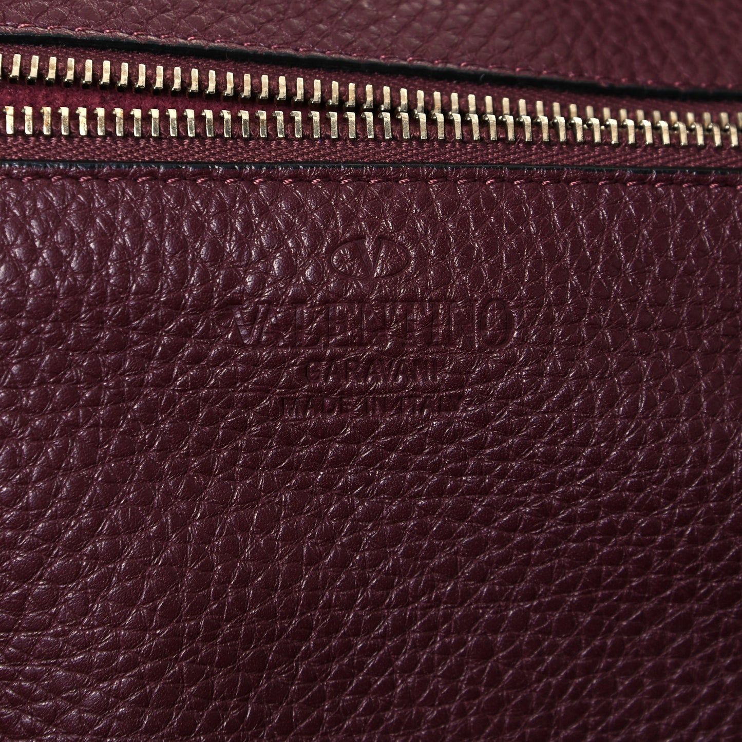 Pebbled Calfskin Medium Rockstud Tote Rubin